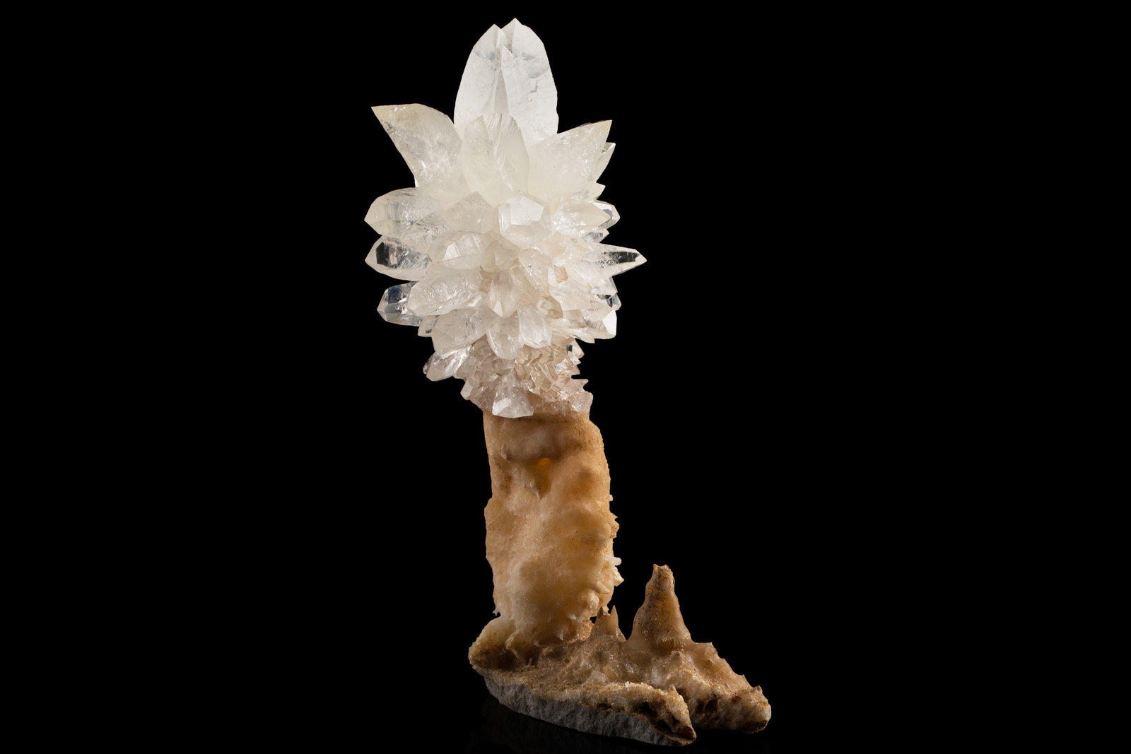 Calcita
18 x 13 x 28 cm / Cristal principal: 6.3 cm
(Autor: Museo MIM)