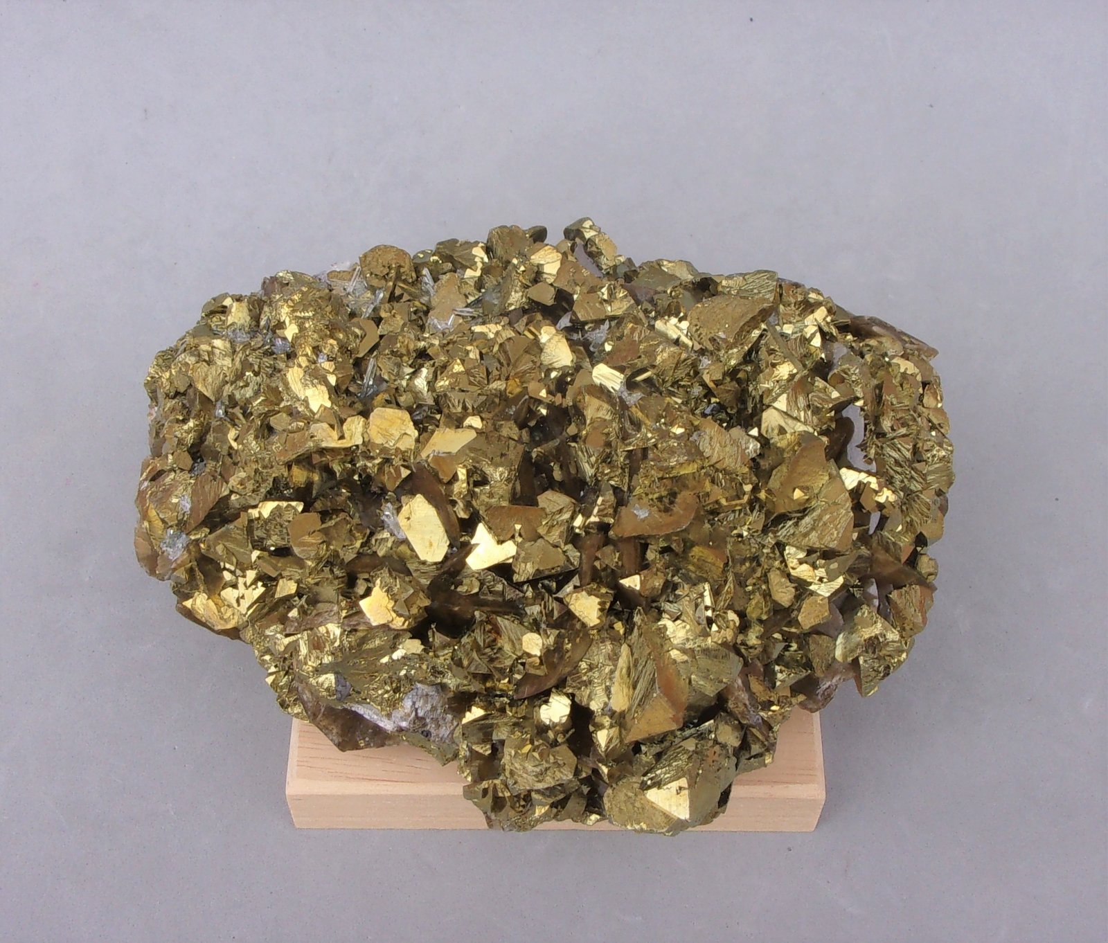 Calcopirita
12,8 x 9,4 x 5,4 cm.
(Autor: J. G. Alcolea)