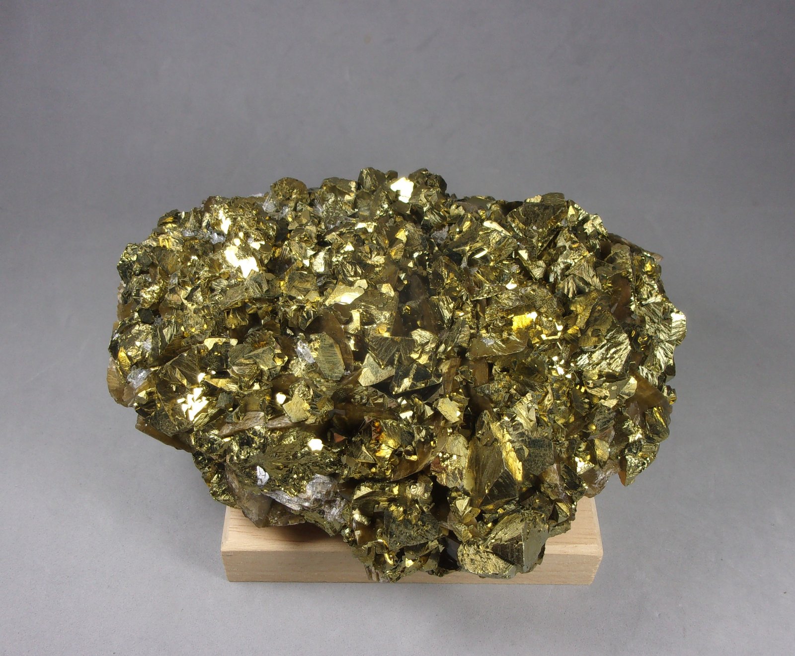 Calcopirita
12,8 x 9,4 x 5,4 cm.
(Autor: J. G. Alcolea)