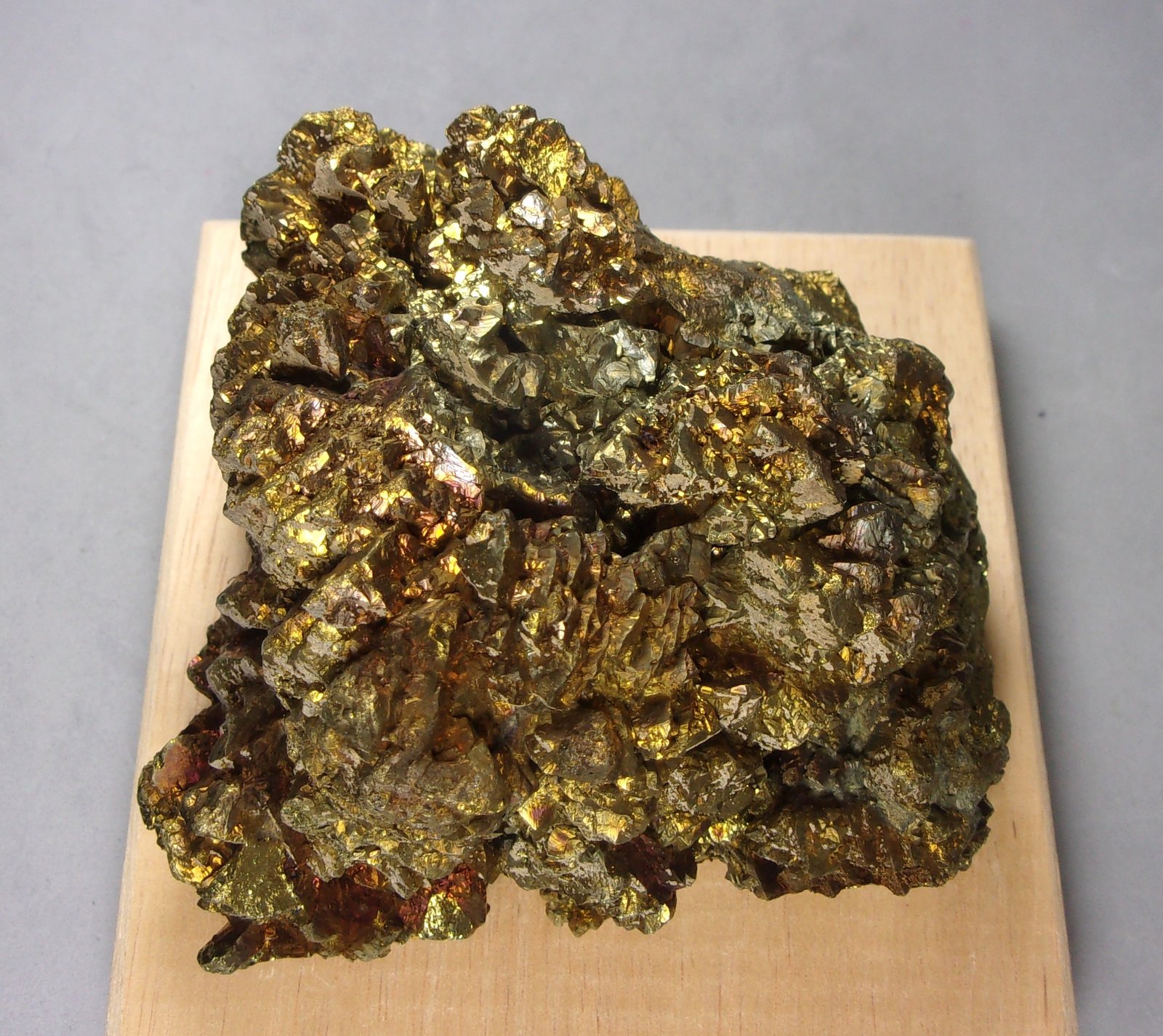 Calcopirita
8,5 x 8,1 x 4,5 cm.  451,5 g.
(Autor: J. G. Alcolea)