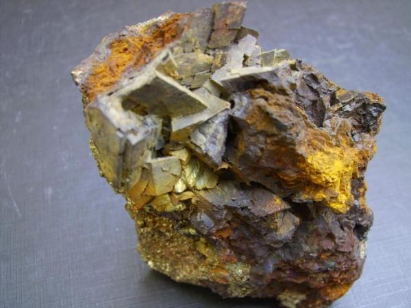 Calcopirita
8 x 6 cm.
(Autor: Antonio Alcaide)