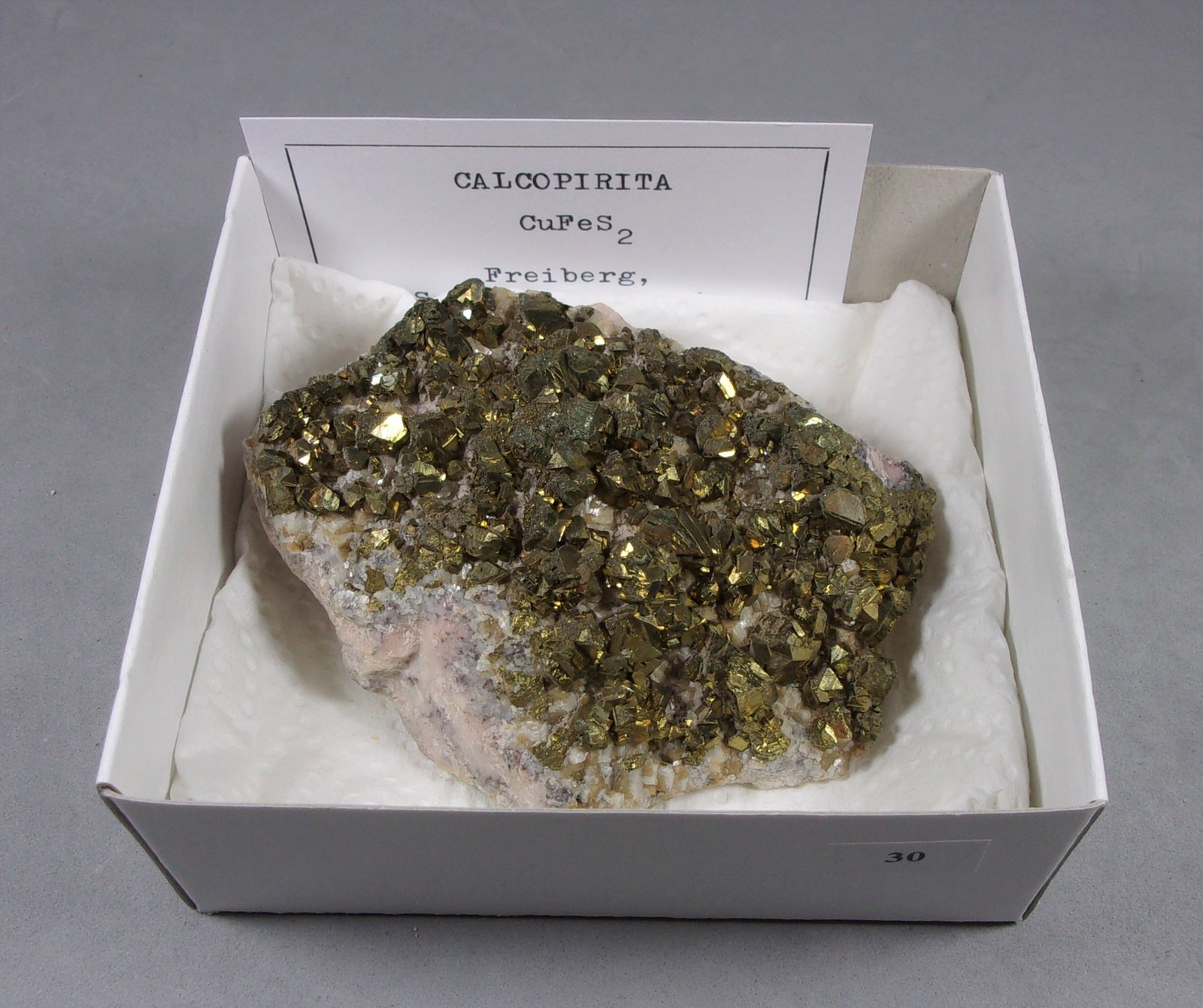 Calcopirita
8 x 7 x 3,2 cm
(Autor: J. G. Alcolea)