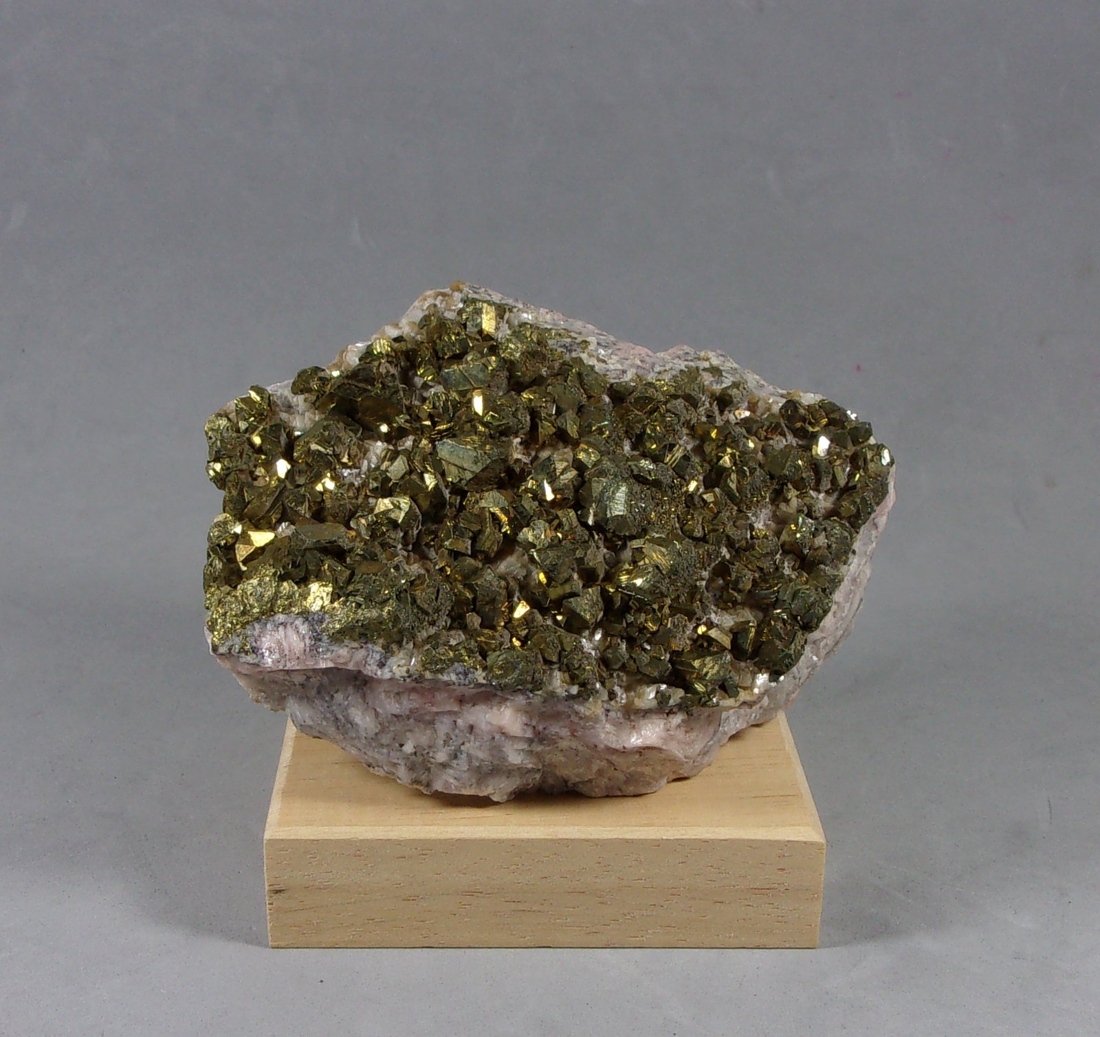 Calcopirita
8 x 7 x 3,2 cm
(Autor: J. G. Alcolea)