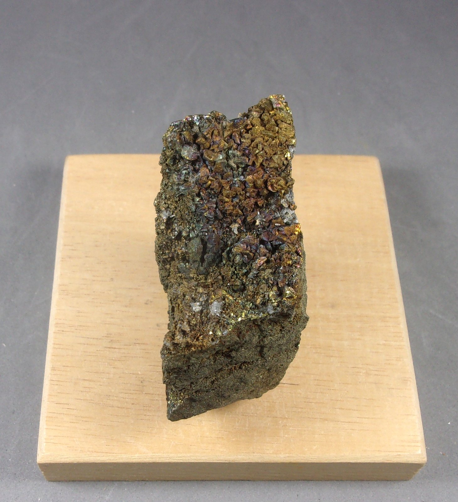 Calcopirita
4,9 x 4,5 x 2,5 cm.
(Autor: J. G. Alcolea)