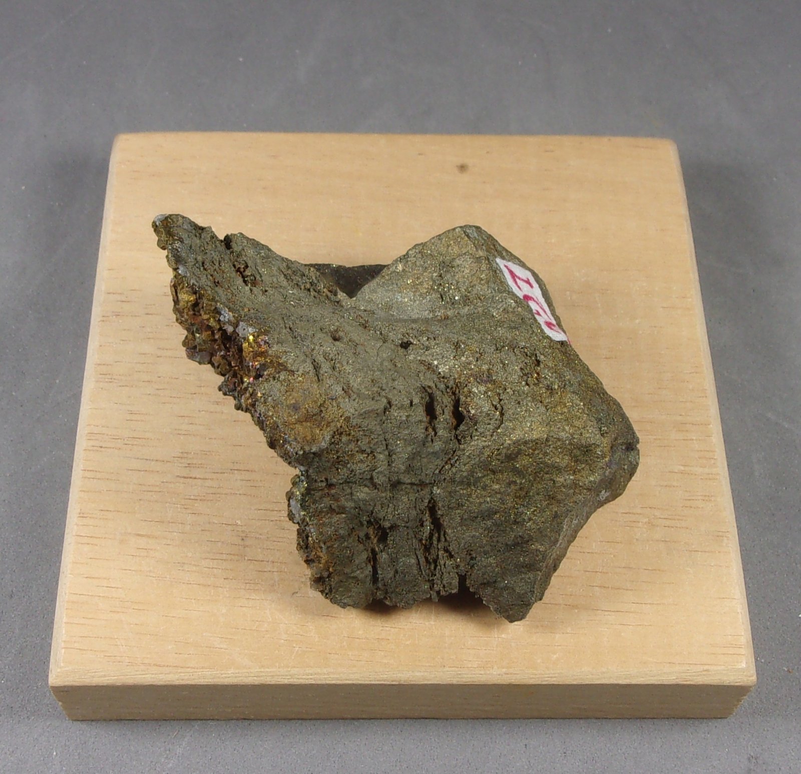 Calcopirita
4,9 x 4,5 x 2,5 cm.
(Autor: J. G. Alcolea)