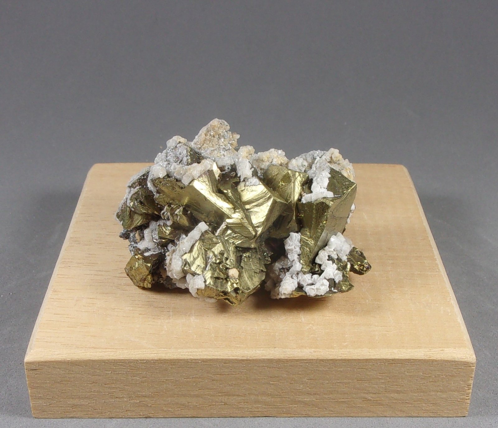 Calcopirita
5,3 x 4,3 x 3,1 cm.
(Autor: J. G. Alcolea)