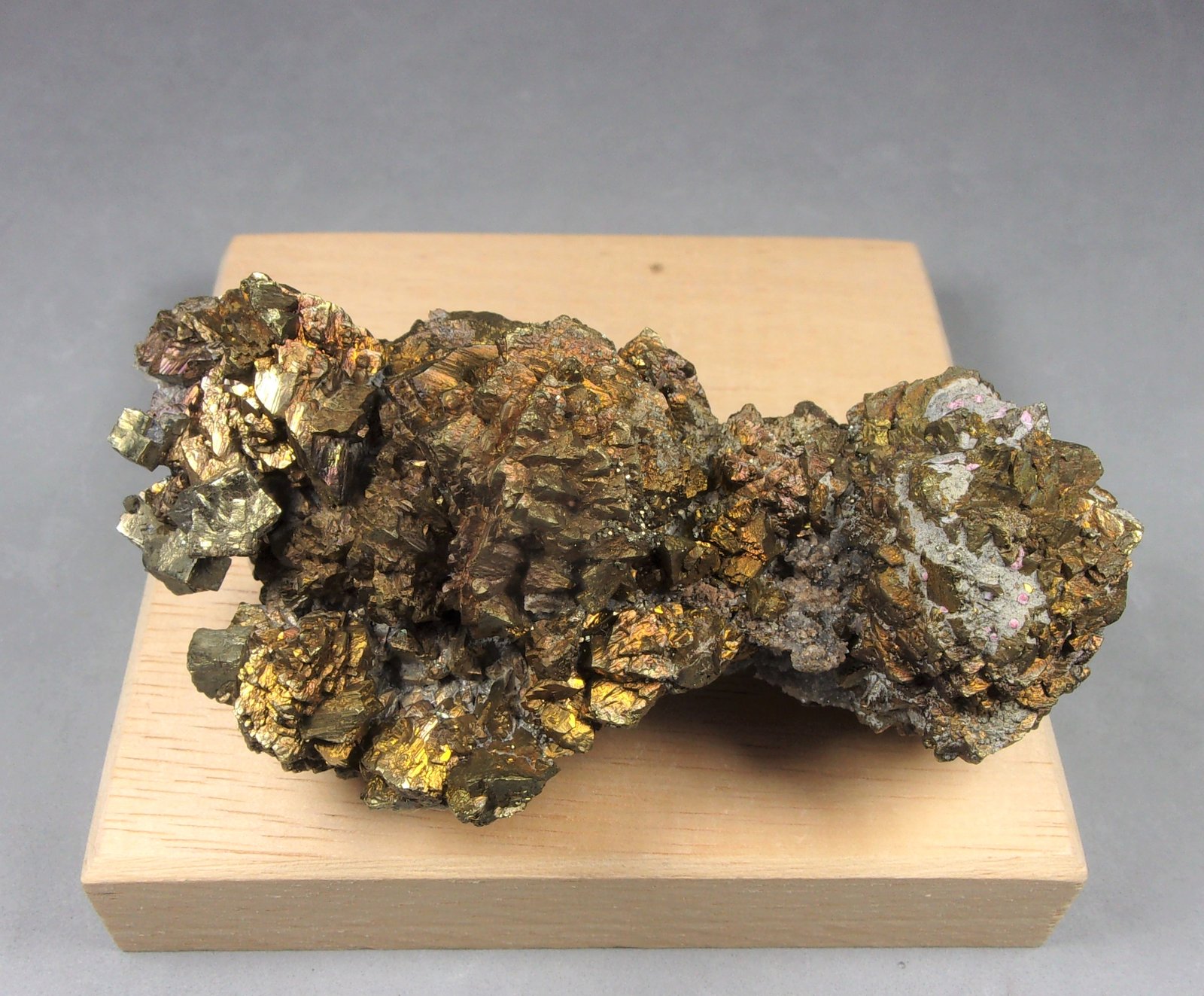 Calcopirita
8,2 × 4,4 × 3,5 cm.  141,5 g.
(Autor: J. G. Alcolea)