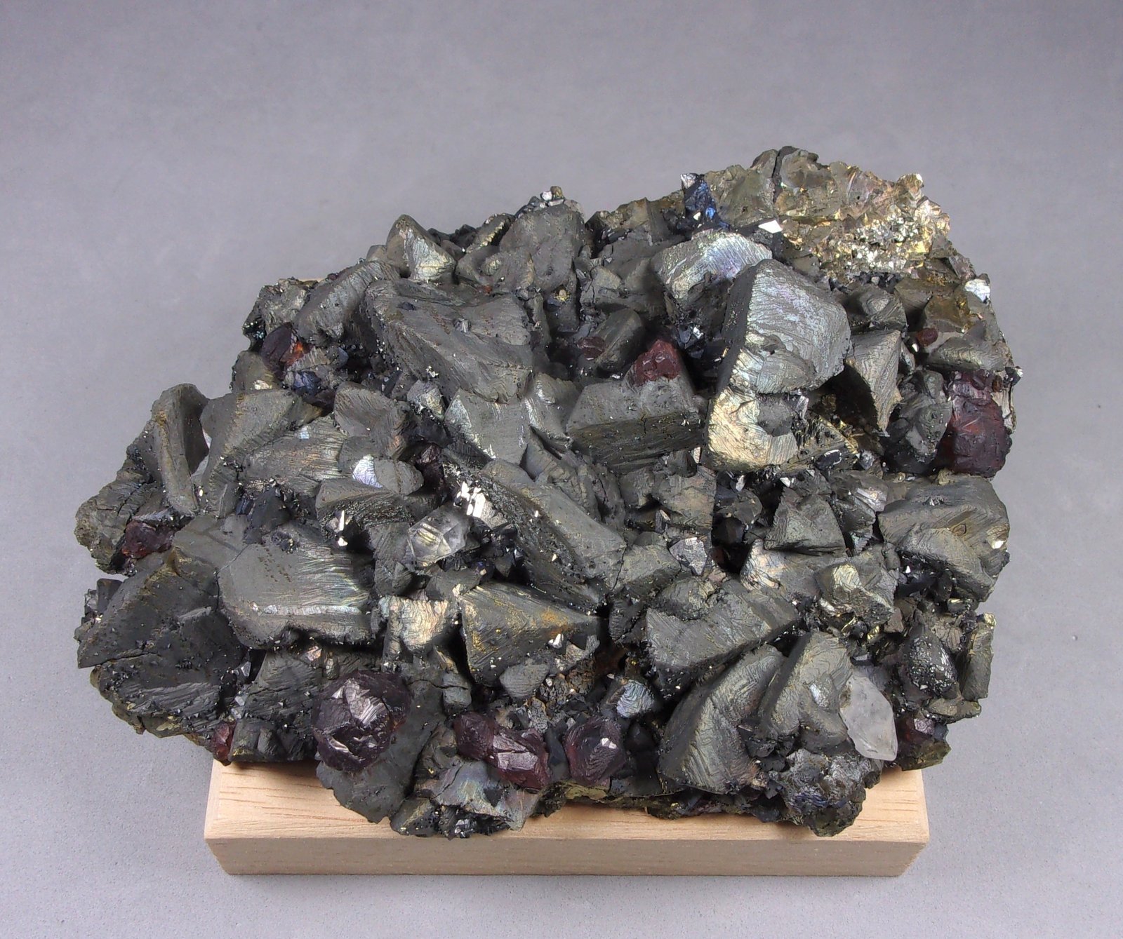 Calcopirita
11,5 x 8,1 x 3,4 cm.
(Autor: J. G. Alcolea)