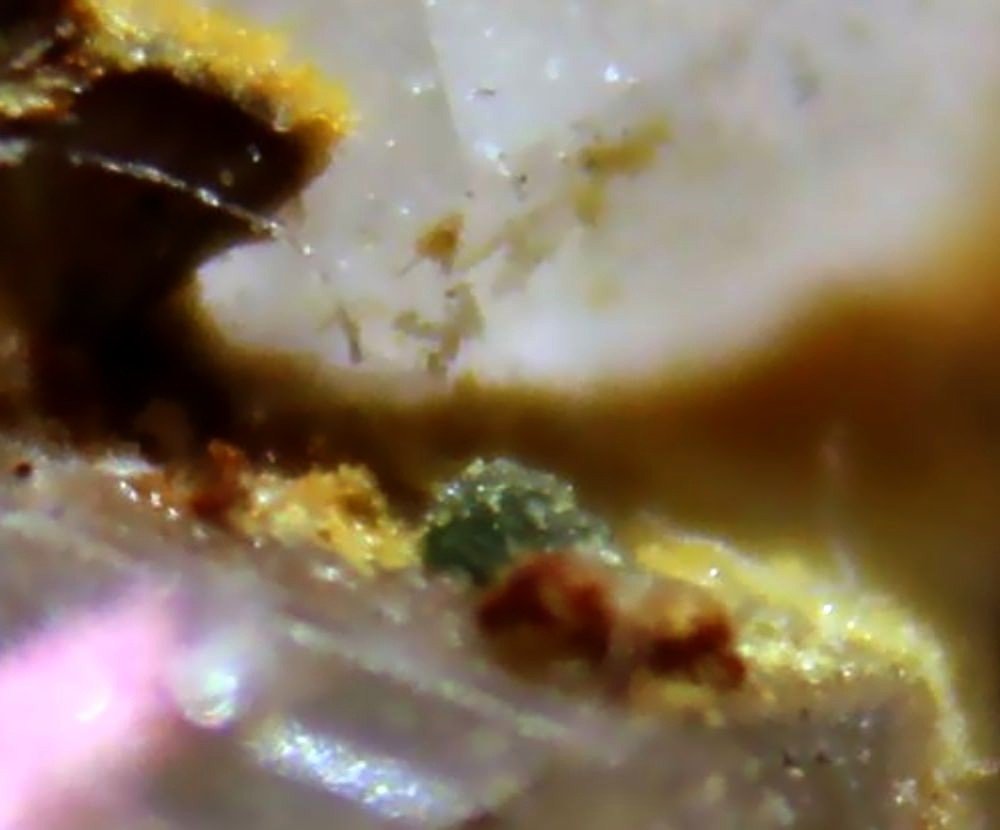 Calcosiderita
30 x 25 x 11 mm
(Autor: José Luis Zamora)