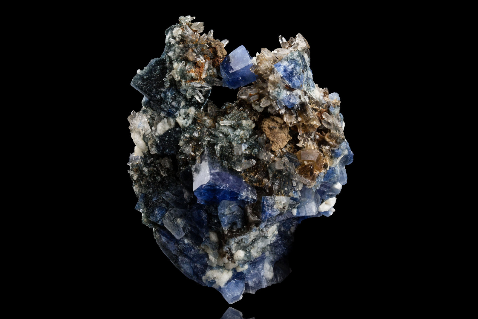Carletonita con Cuarzo y Siderita
4 x 2.5 x 5.5 cm / Cristal principal: 1.3 cm
(Autor: Museo MIM)