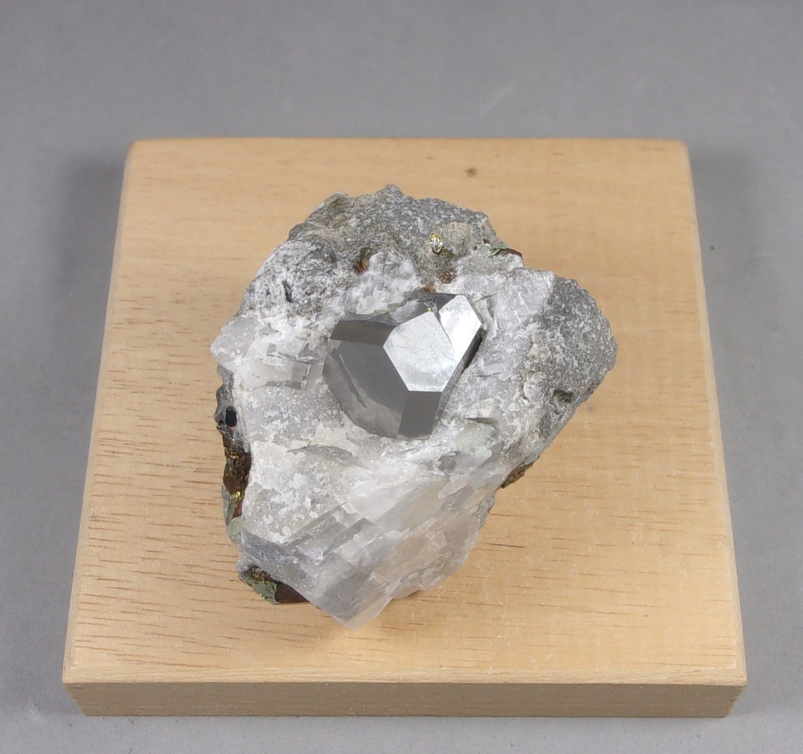 Carrollita
5,5 x 5,2 x 4 cm.
(Autor: J. G. Alcolea)