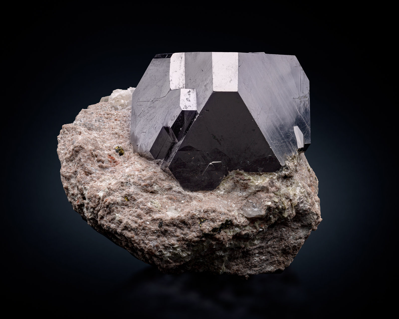 Carrollita
10 x 10 x 8.5 cm / cristal principal: 7.3 cm
(Autor: Museo MIM)