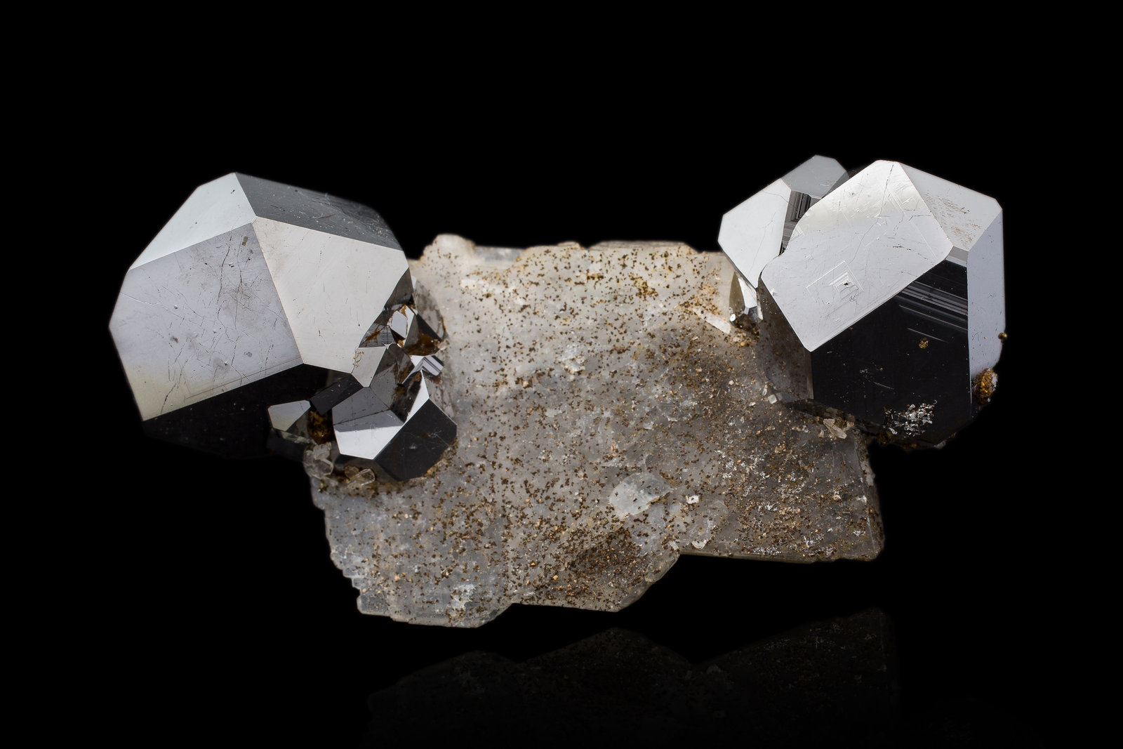 Carrollita en Calcita
7.5 x 3.5 x 2 cm / Cristal principal: 2.6 cm
(Autor: Museo MIM)