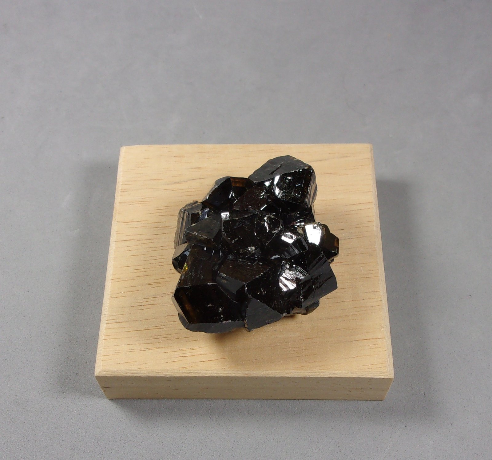 Casiterita
4,5 x 3,8 x 2,4 cm.
(Autor: J. G. Alcolea)