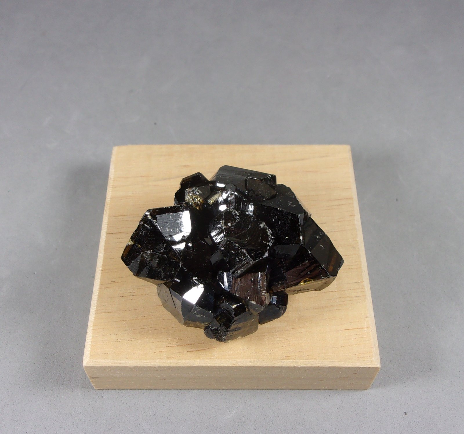 Casiterita
4,5 x 3,8 x 2,4 cm.
(Autor: J. G. Alcolea)