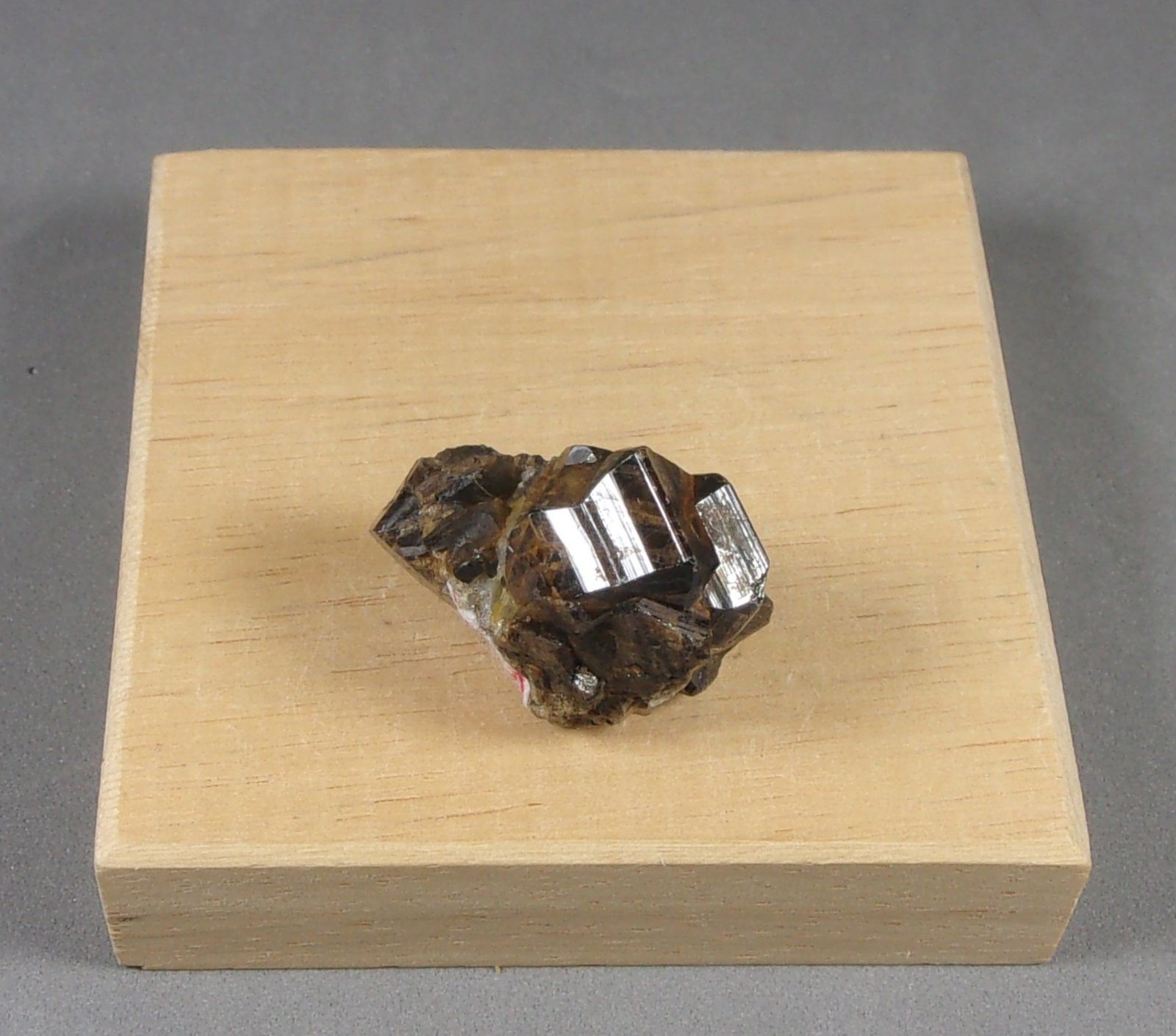 Casiterita
2,5 x 2,2 x 1,4 cm.
(Autor: J. G. Alcolea)