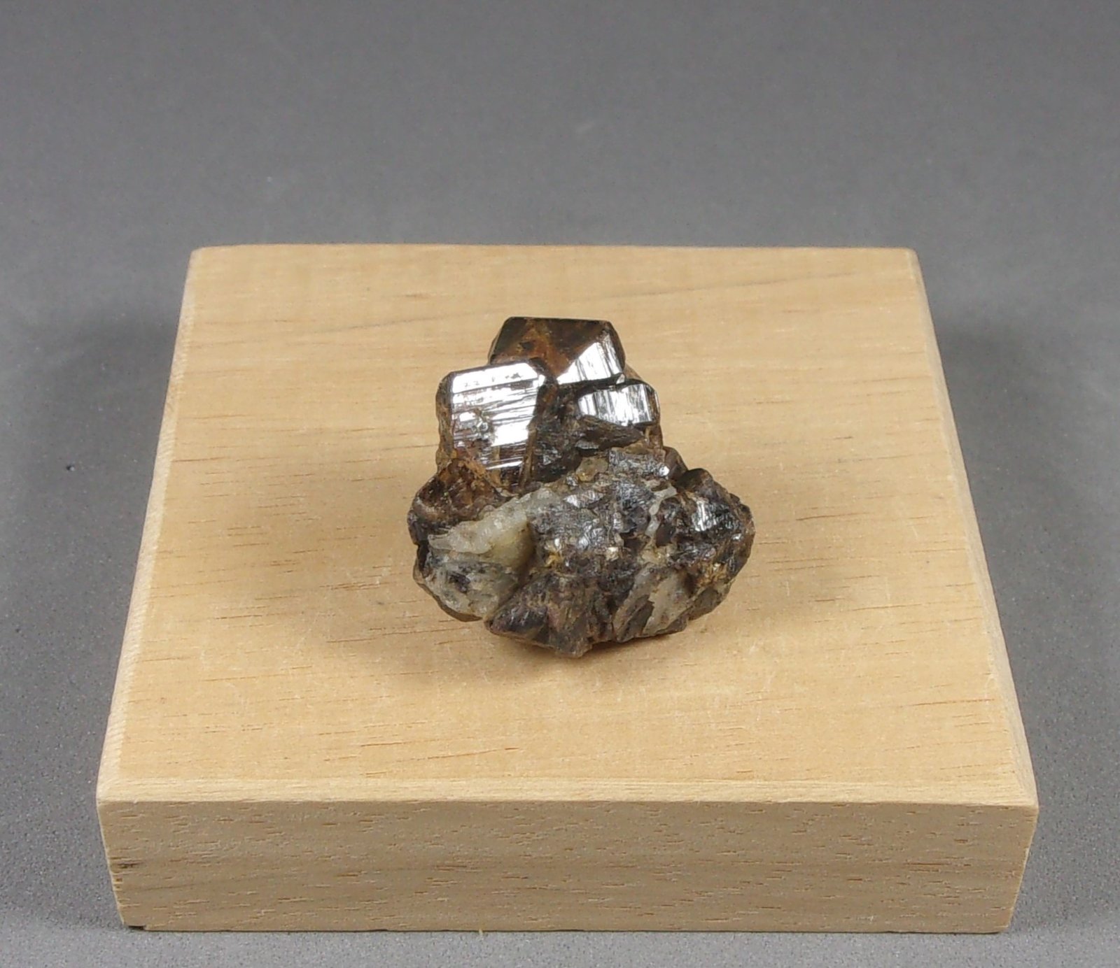Casiterita
2,5 x 2,2 x 1,4 cm.
(Autor: J. G. Alcolea)