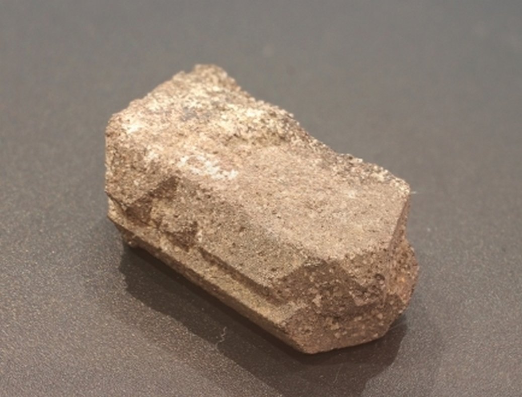 Casiterita pseudomórfica de Ortoclasa
12x35 mm
(Autor: Ramon A  Lopez Garcia)