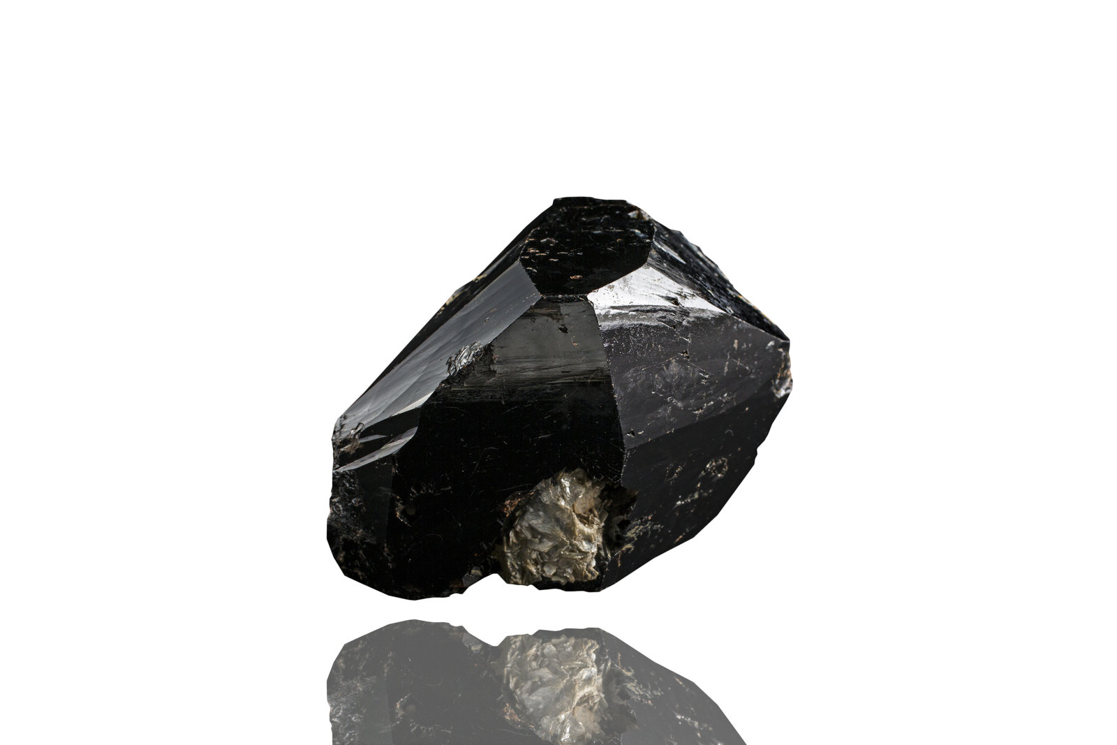 Casiterita con Moscovita
9 x 5 x 6 cm
(Autor: Museo MIM)