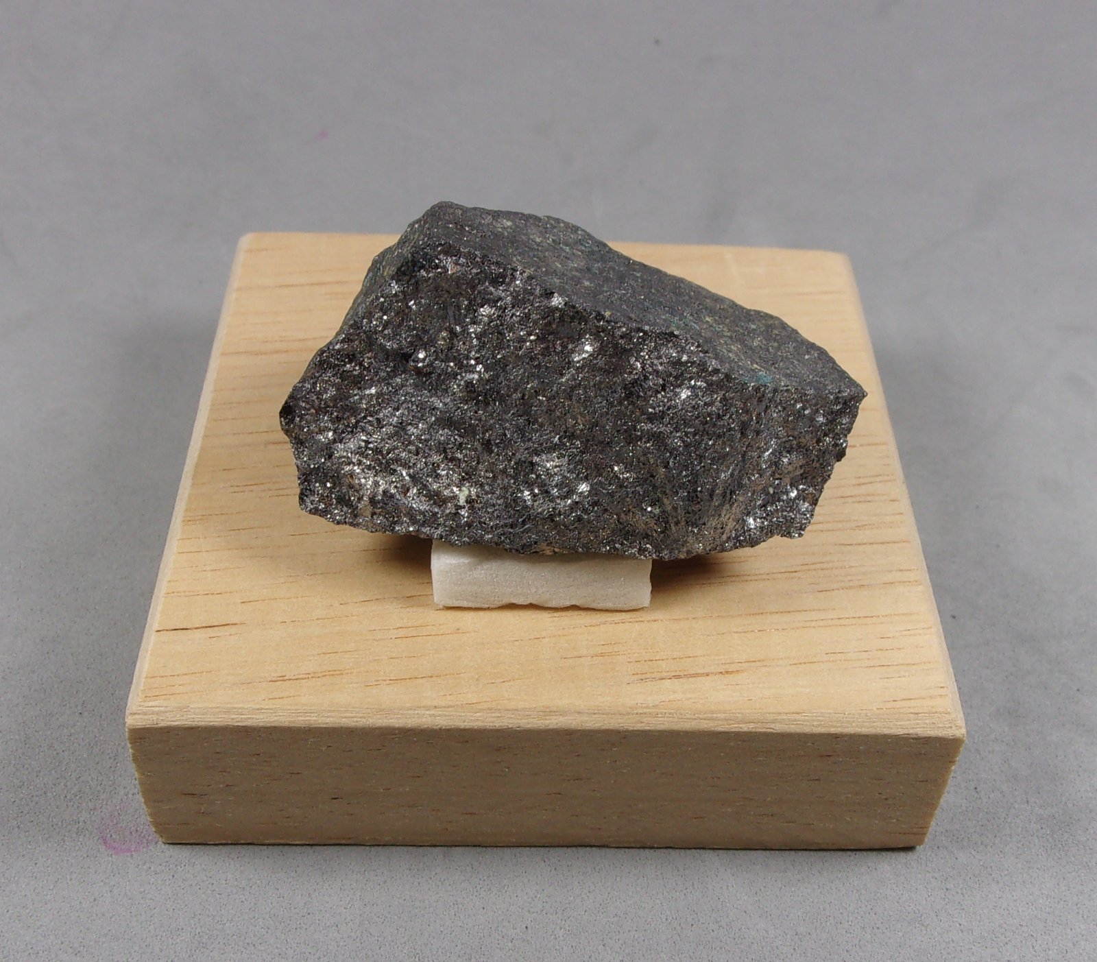Siegenita
4 x 2,8 x 2 cm.
(Autor: J. G. Alcolea)