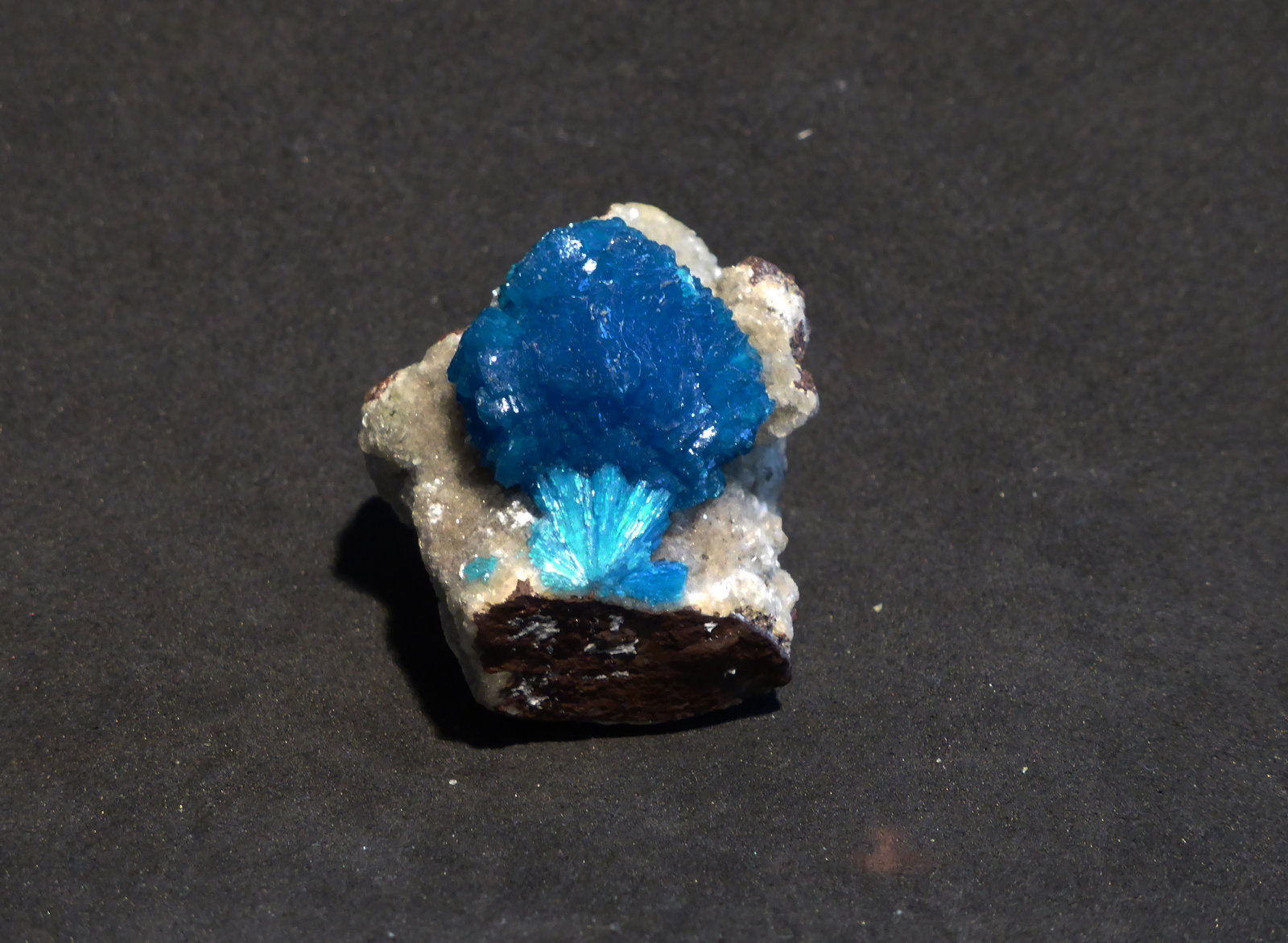 Cavansita
2,5x2,5 cm
(Autor: Ander Ispizua Juan)