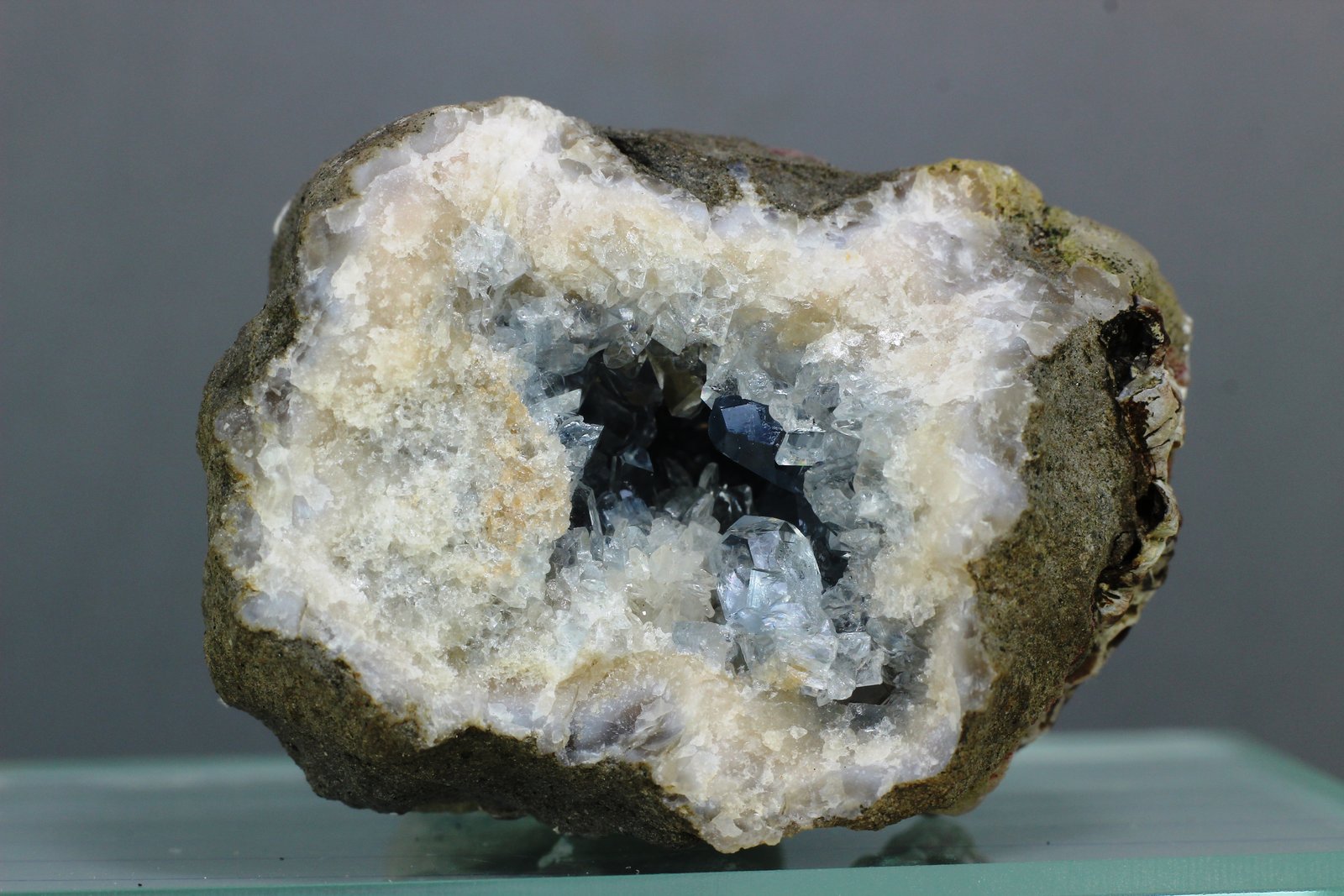 Celestina
44x34 mm
(Autor: Juan Espino)