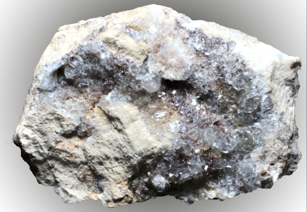 Celestina
44 x 30 x 15 mm.
(Autor: José Luis Zamora)