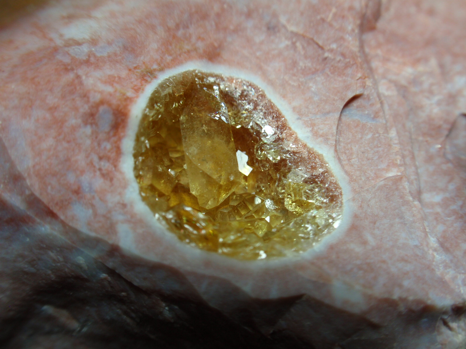 Celestina
10x10 mm. tamaño de la geoda
(Autor: Ignacio)