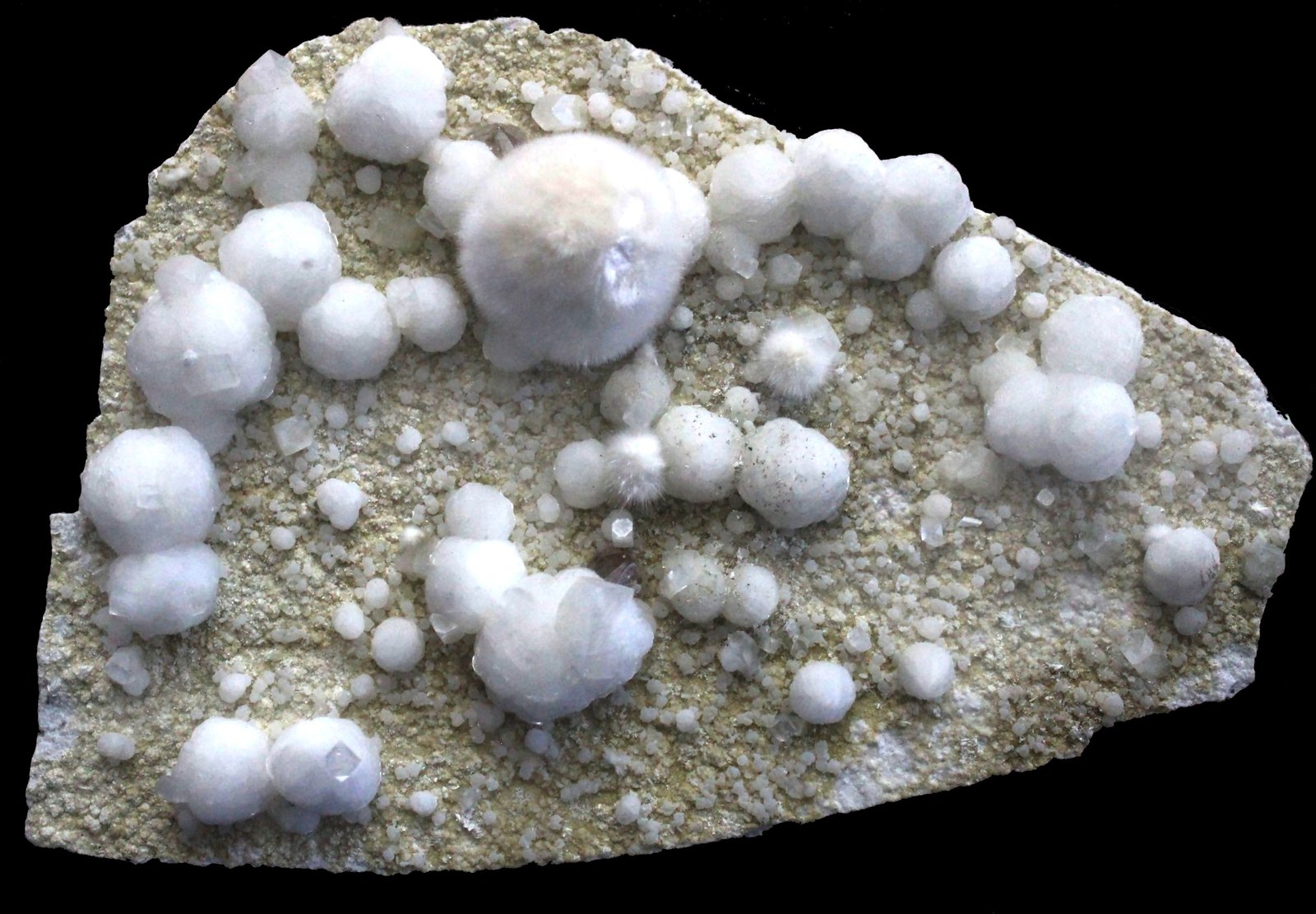 Girolita, Okenita, Fluorapophyllita-(K) (apofilita), Laumontita y Calcita
18 x 14 x 5 Cms.
(Autor: José Luis Zamora)