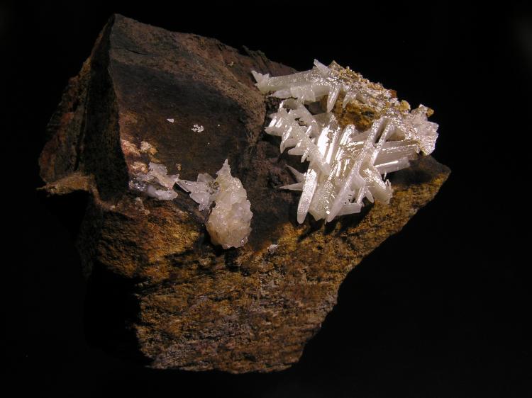 Cerusita
7,5 x 5,5 x 6 cm.  Cristales de hasta 2,3 cm.
(Autor: Nacho)