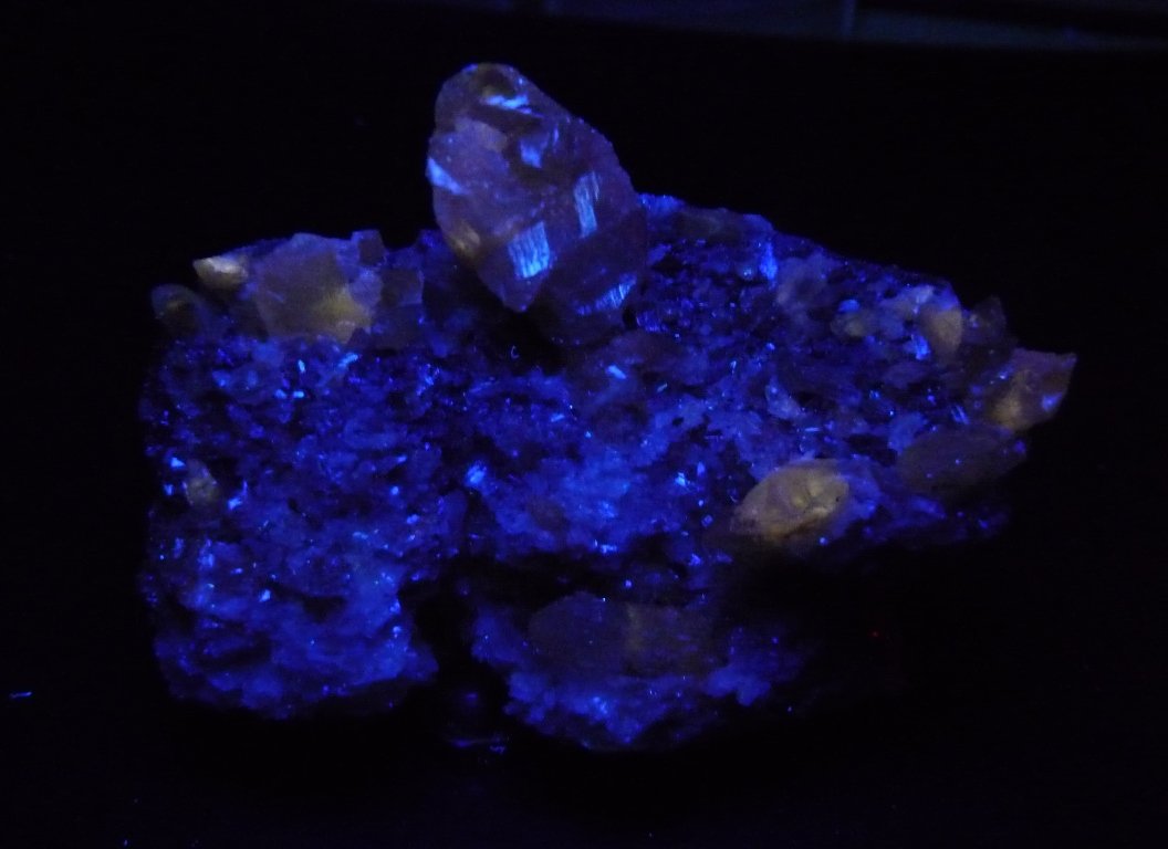 Cerusita y Galena
70x60 mm.
(Autor: Jesus Franquesa Baucells)