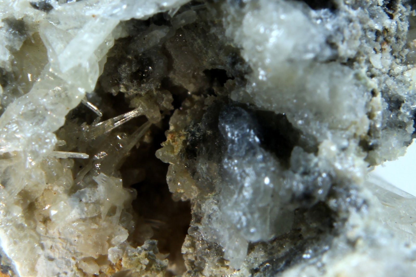 Cerusita
23 x 17 x 13 mm.
(Autor: José Luis Zamora)
