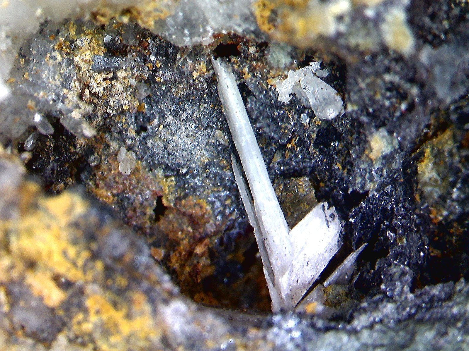Cerusita.
2´997 x 1´176 mm.
(Autor: Jesus Franquesa Baucells)
