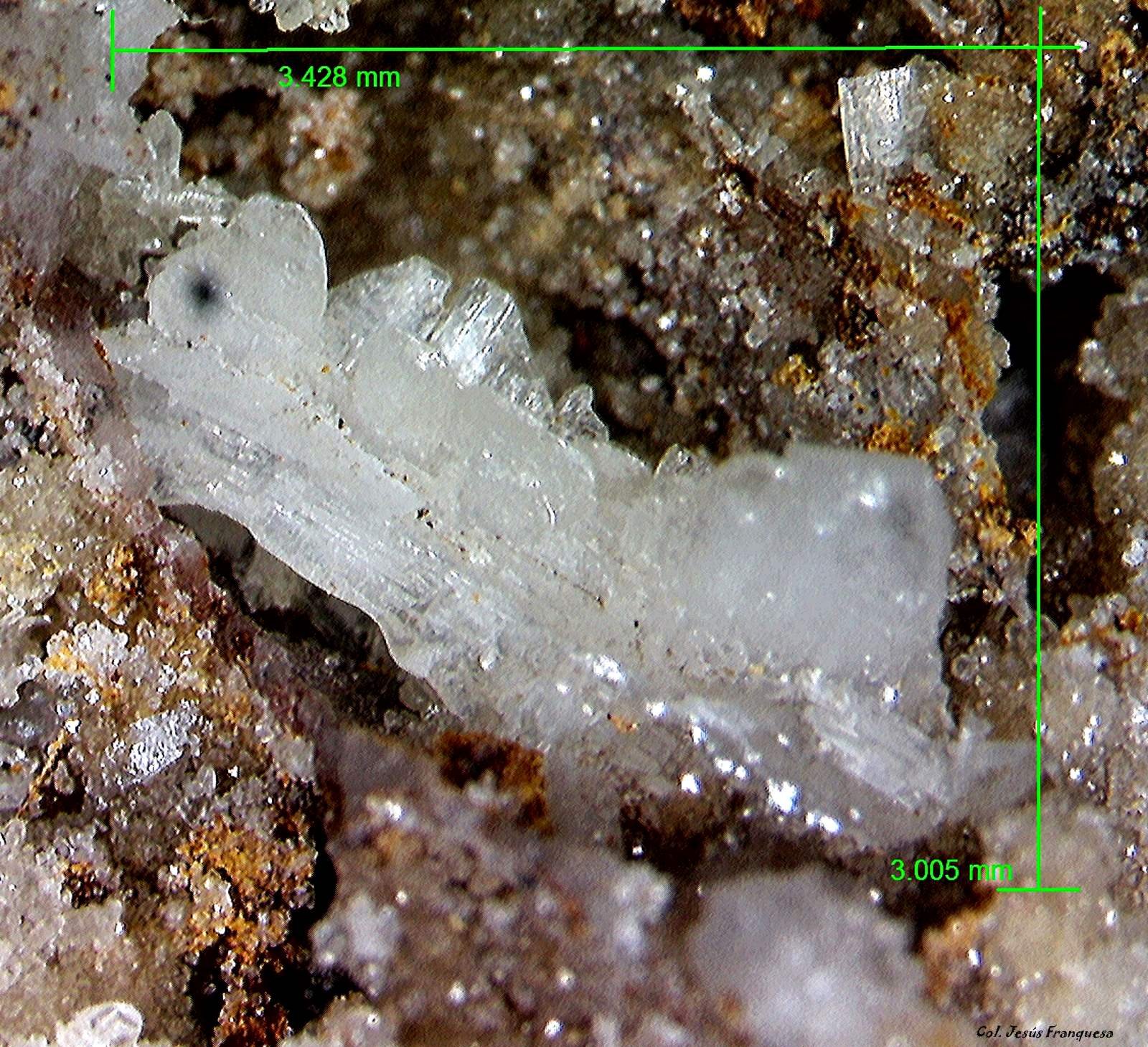 Cerusita.
3´428 x 3´005 mm.
(Autor: Jesus Franquesa Baucells)