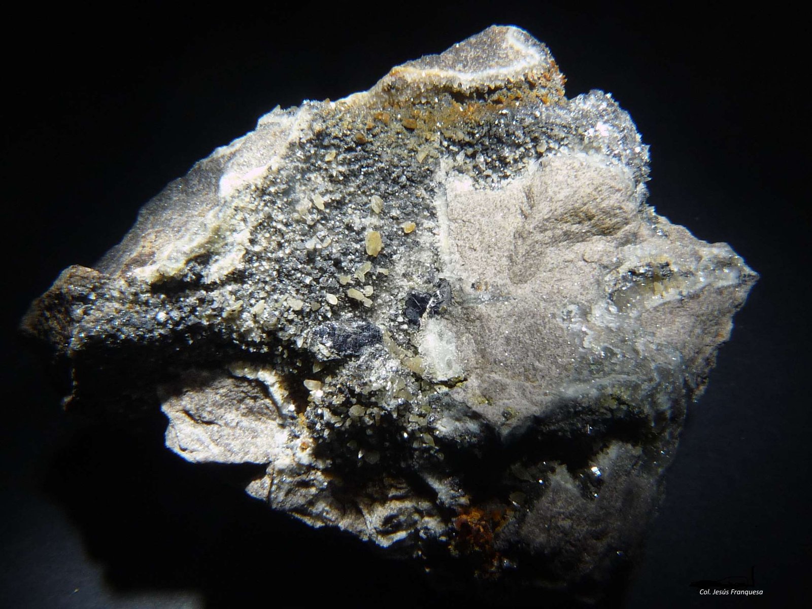 Cerusita y Galena.
72x45 mm.
(Autor: Jesus Franquesa Baucells)