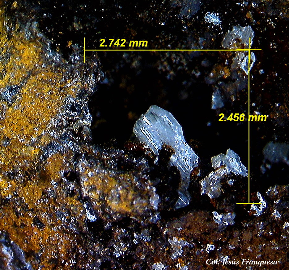 Cerusita.
2´74x2´45 mm.
(Autor: Jesus Franquesa Baucells)