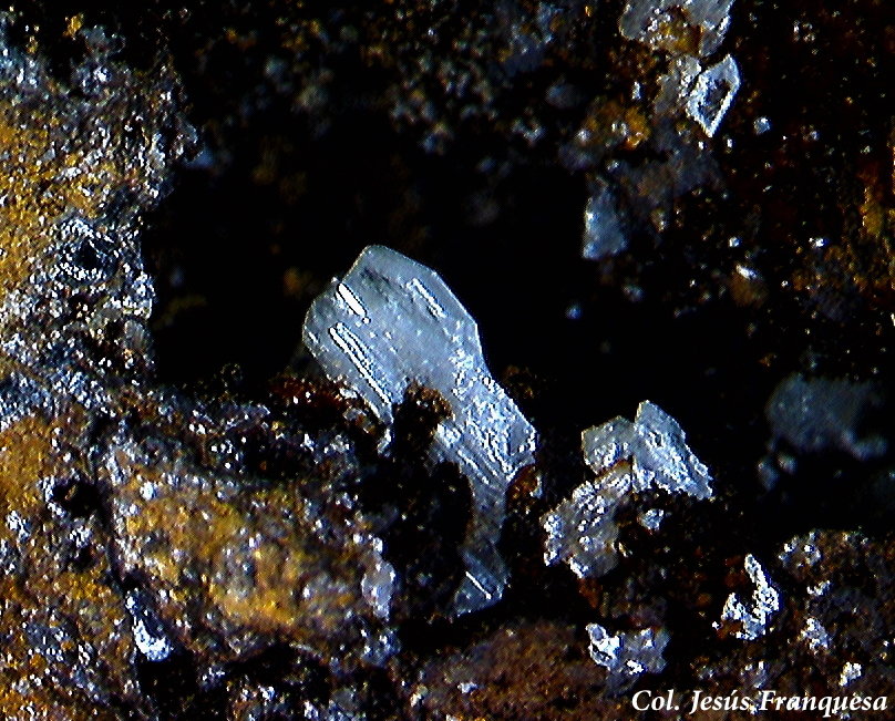 Cerusita.
2´74x2´45 mm.
(Autor: Jesus Franquesa Baucells)