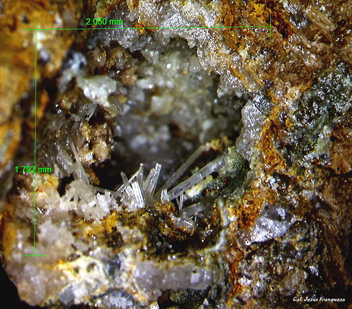 Cerusita y Piromorfita.
2´05 x 1´79 mm.
(Autor: Jesus Franquesa Baucells)