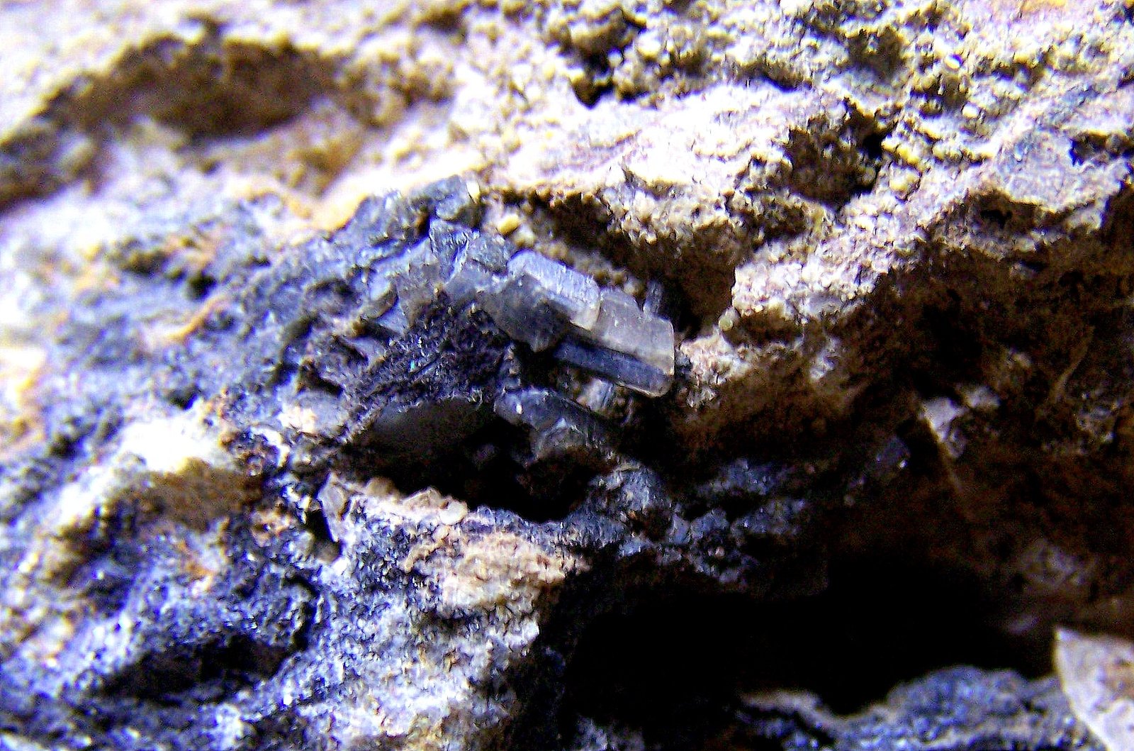 Cerusita, Galena.
6cm por 4,5cm
(Autor: canada)