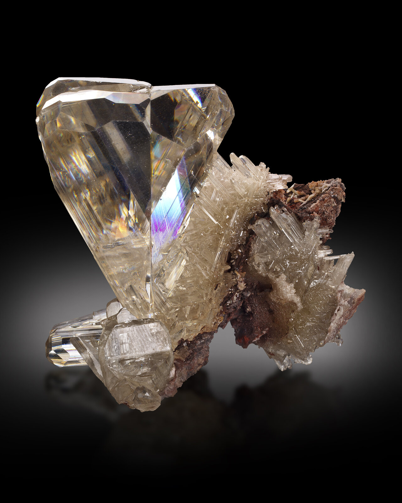 Cerusita
Mina Kombat, Kombat, Distrito Grootfontein, Región Otjozondjupa, Namibia
7.5 x 7.5 x 10.5 cm / Cristal principal: 5 cm
(Autor: Museo mim)