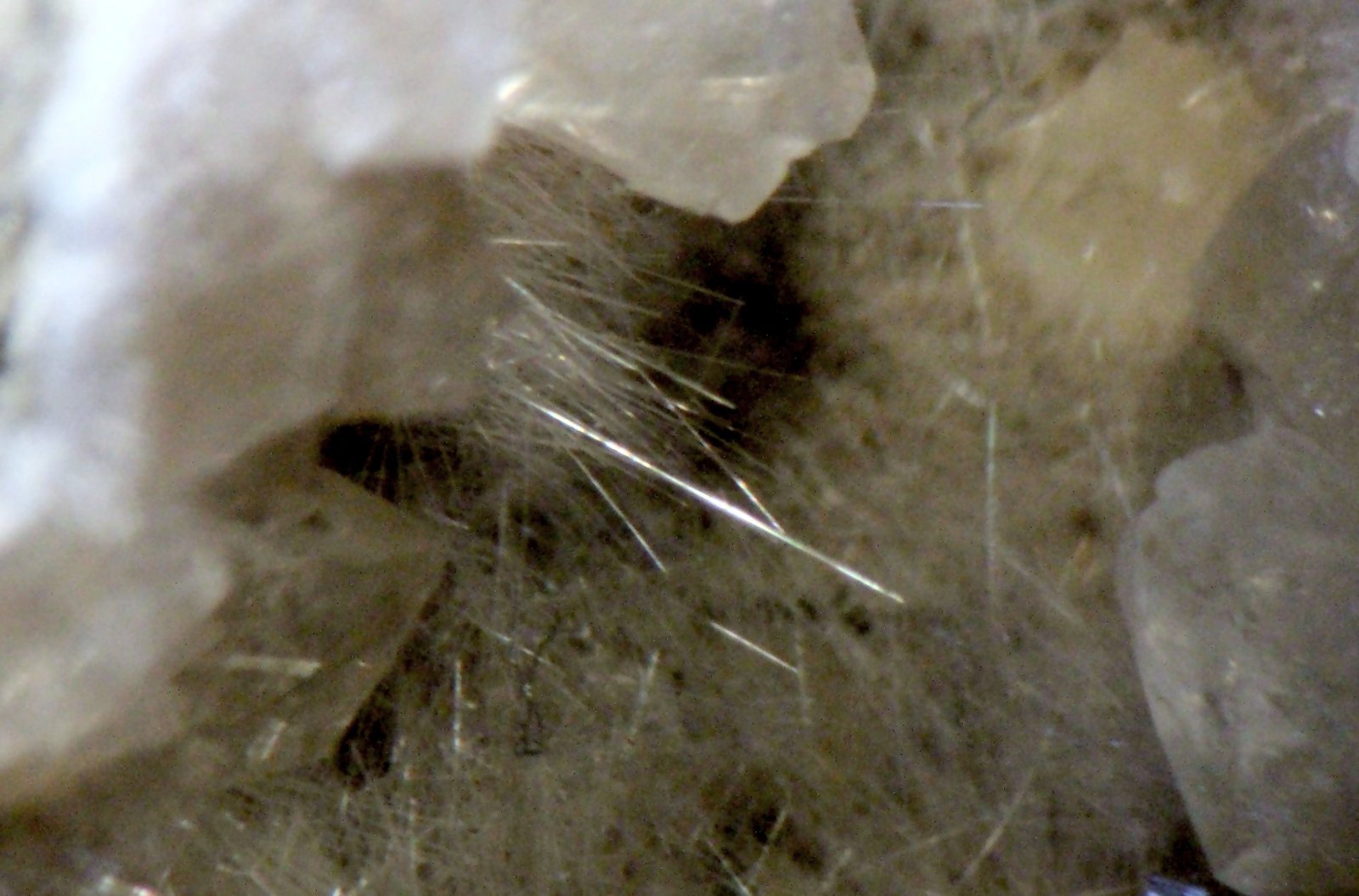 Chabacita, Natrolita, Mesolita
56 x 41 x 33 mm.
(Autor: José Luis Zamora)