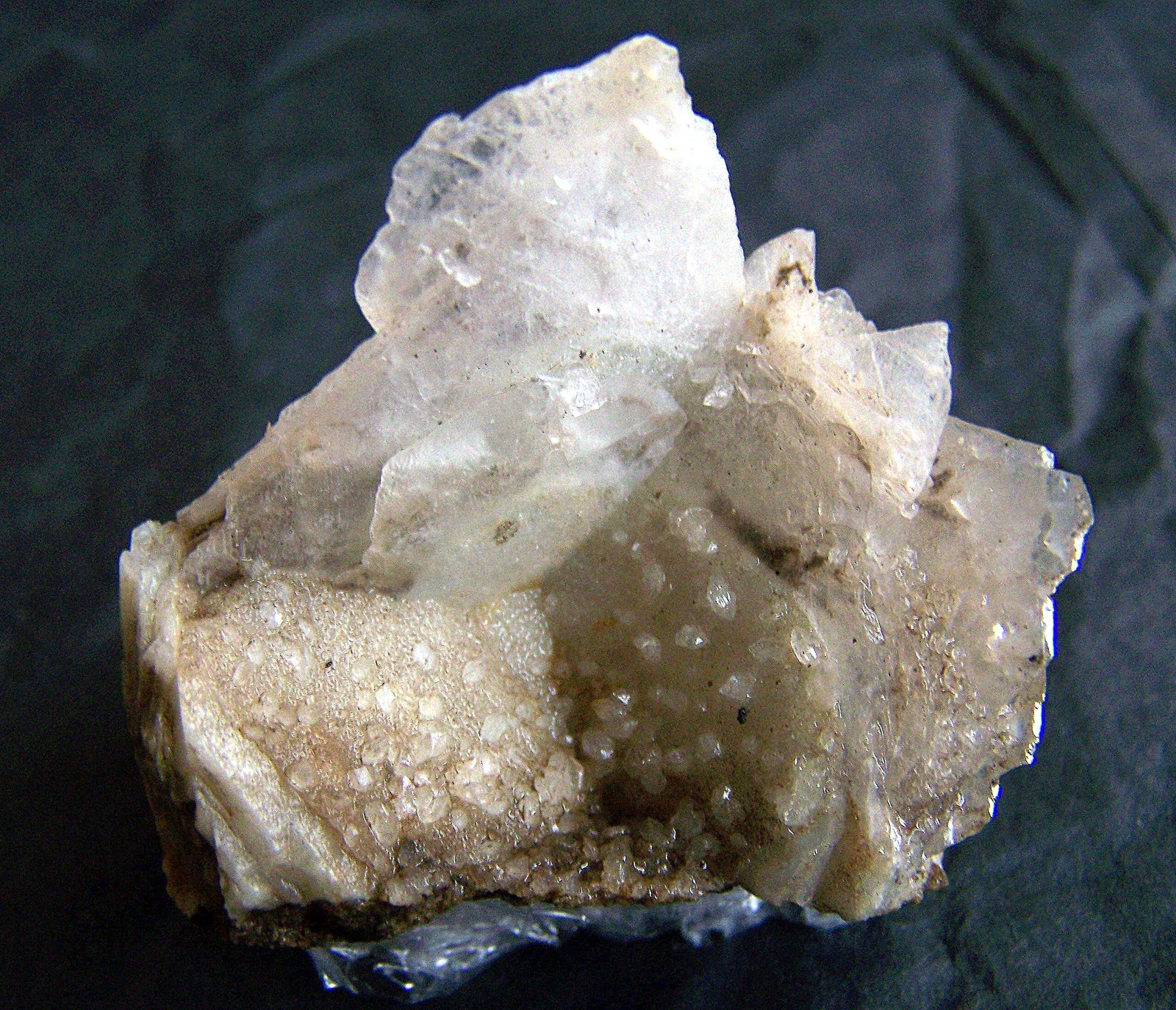 Calcita, chabazita
6 cm
(Autor: canada)