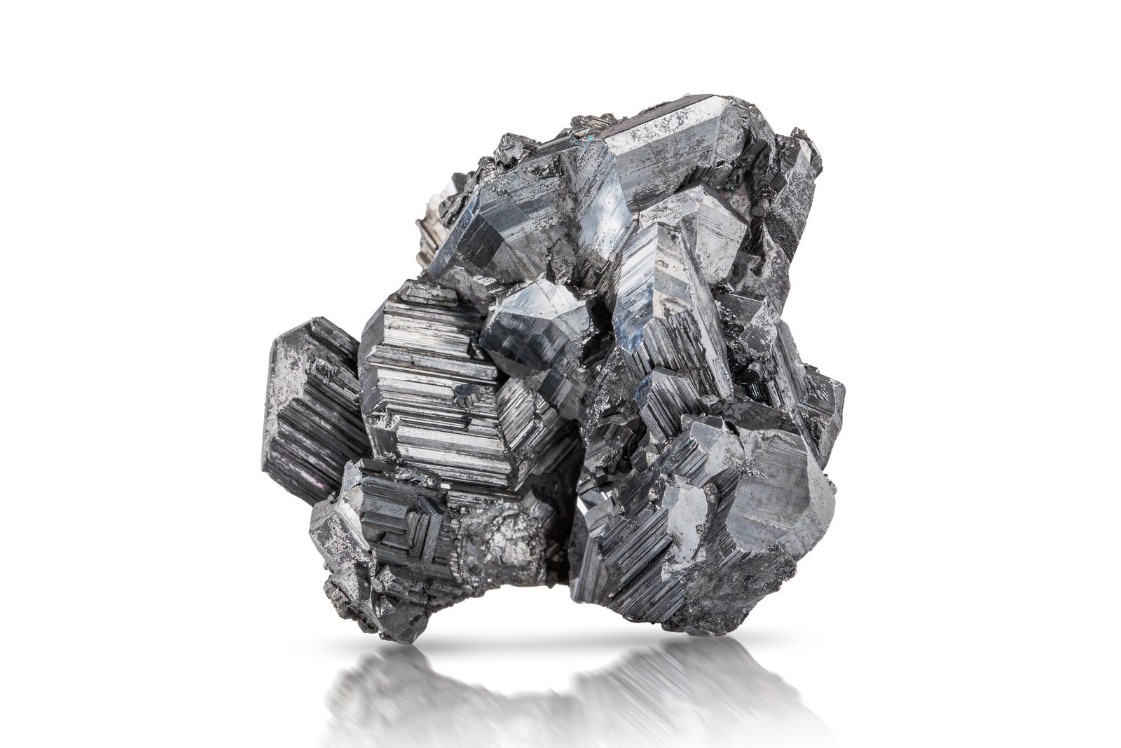 Calcocita
4.5 x 3 x 4.5 cm / Cristal principal: 3 cm
(Autor: Museo MIM)