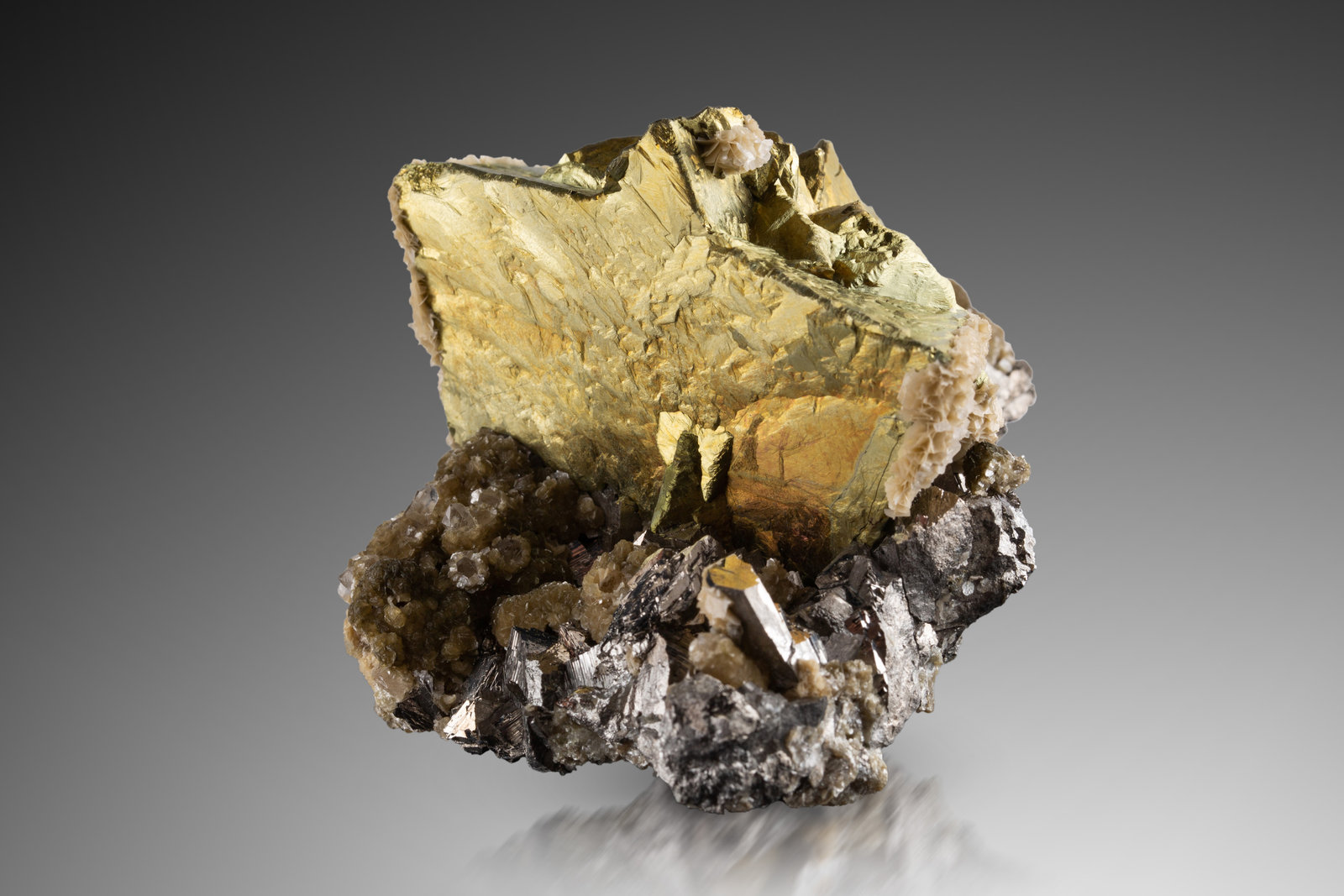 Calcopirita
7 x 10 x 6 cm / cristal principal: 6.3 cm
(Autor: Museo MIM)