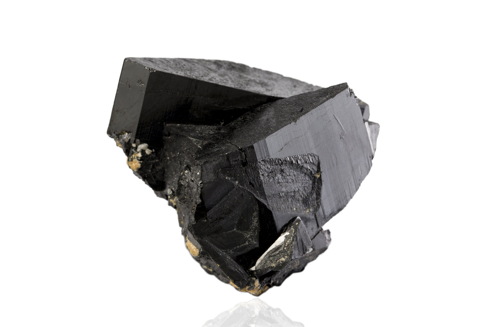 Chevkinita (Subgrupo)
8 x 6 x 7 cm / Cristal principal: 7.9 cm
(Autor: Museo MIM)