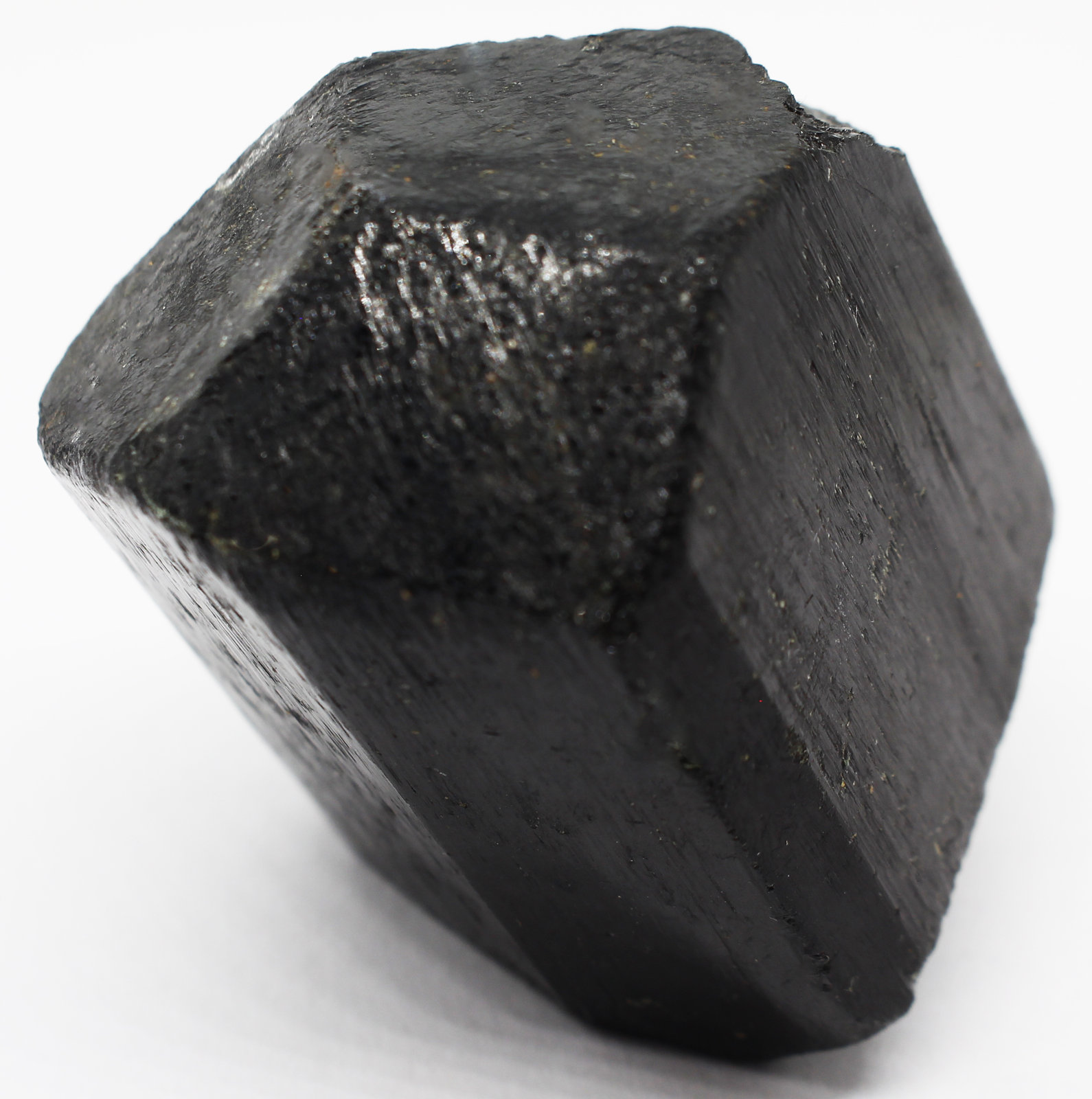 Chorlo [Schorl]
6X4.5X4 cm.
(Autor: Luis Edmundo Sánchez Roja)