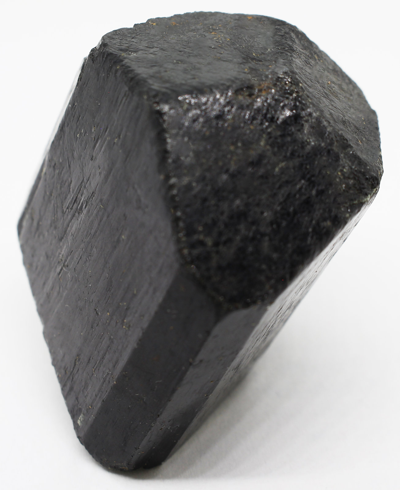 Chorlo [Schorl]
6X4.5X4 cm.
(Autor: Luis Edmundo Sánchez Roja)