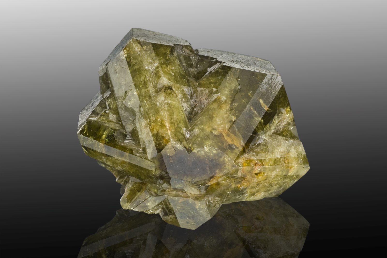 Crisoberilo
5.5 x 5 x 4 cm
(Autor: Museo MIM)