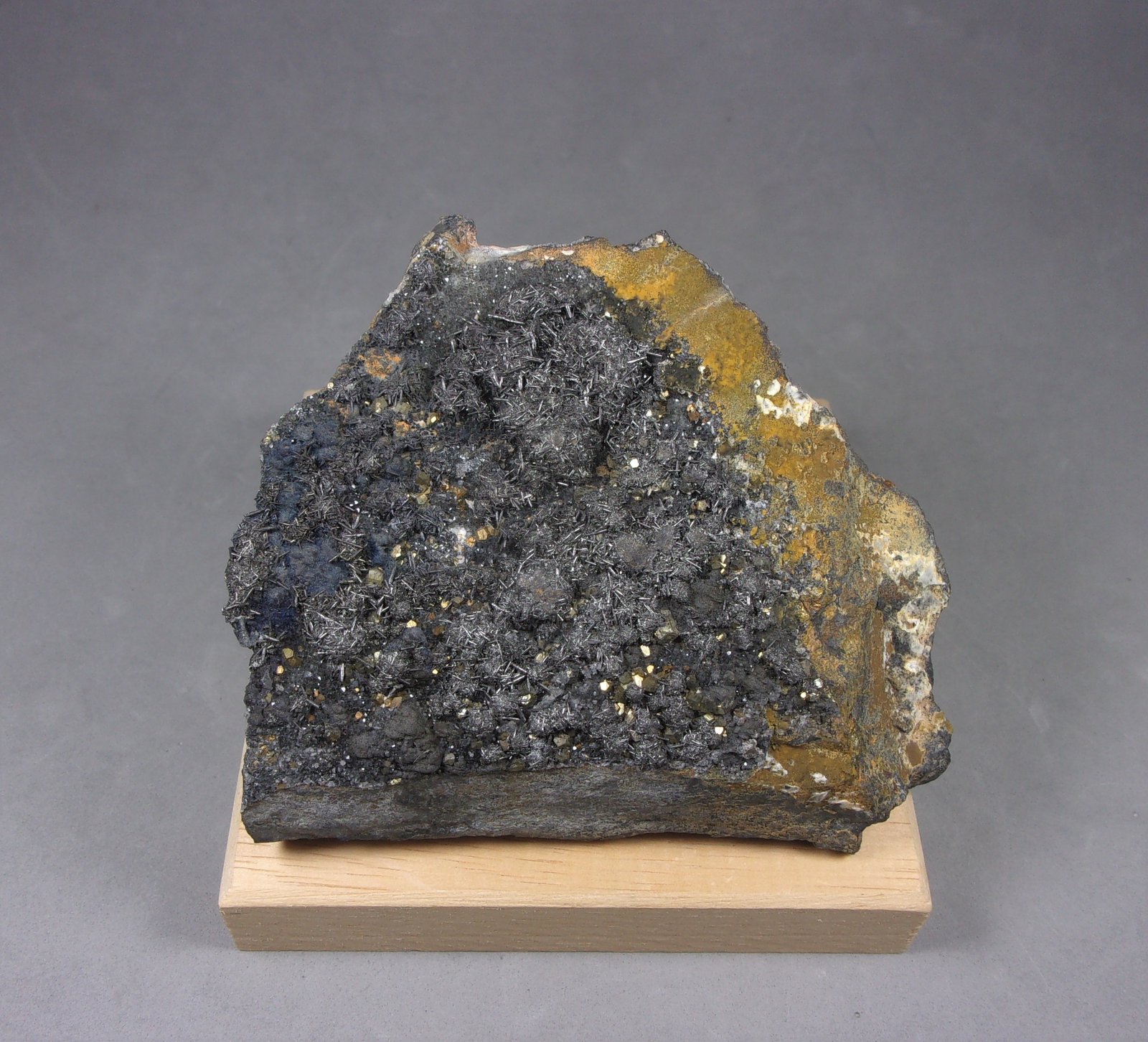 Cilindrita
8,4 x 7 x 3,6 cm.
(Autor: J. G. Alcolea)
