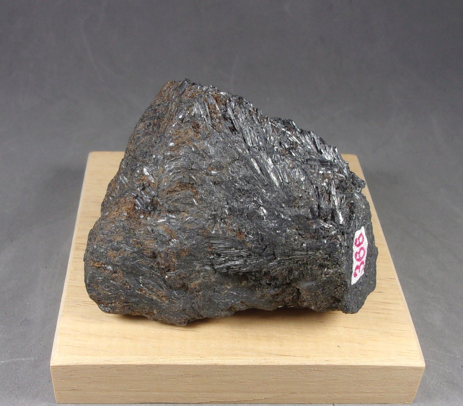 Cilindrita
6,6 x 5,6 x 3 cm. Cristales más largos 30 milímetros.
(Autor: J. G. Alcolea)